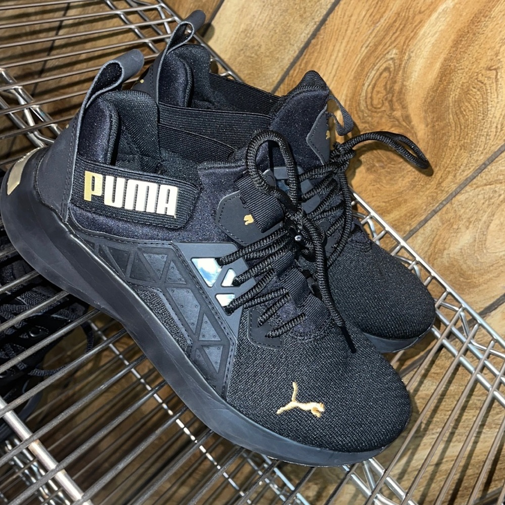 Almost brand new puma soft ride Enzo nxt shine size 10 women’s